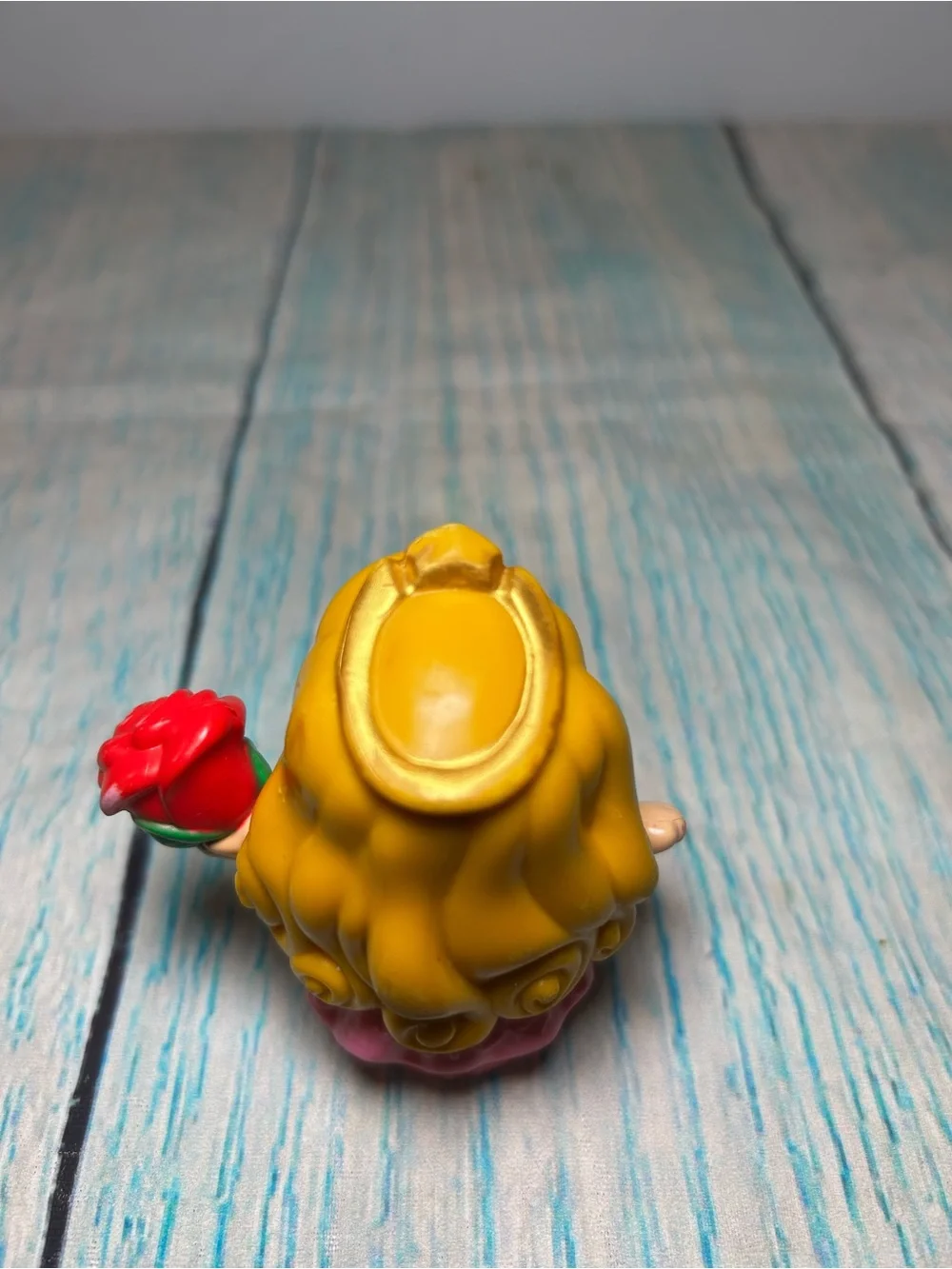Fisher Price Little People Disney Princess Aurora Red Flowers toy neck Red Rose